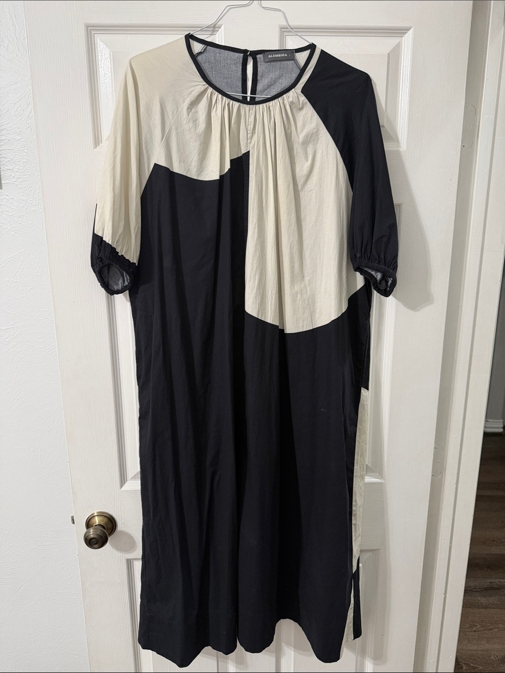 Akris Punto Black & Cream Colorblock Midi Dress - Relaxed Silhouette
